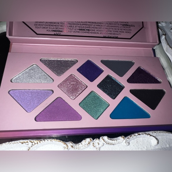 ĀTHR MoonLight Crystal Eyeshadow Palette💜 - Picture 1 of 12